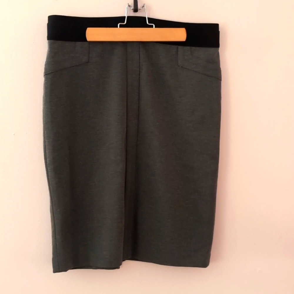BCBG Maxazria Grey/Black pencil skirt, size M